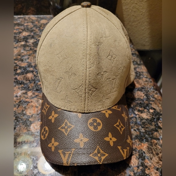 Louis Vuitton Grey and Brown Monogram Cap - Picture 1 of 7